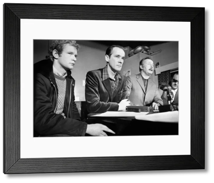 Framed Print : IRA Provisionals press conference. Left to right, Martin McGuinness Framed Print : IRA Provisionals press conference. Left to right, Martin McGuinness