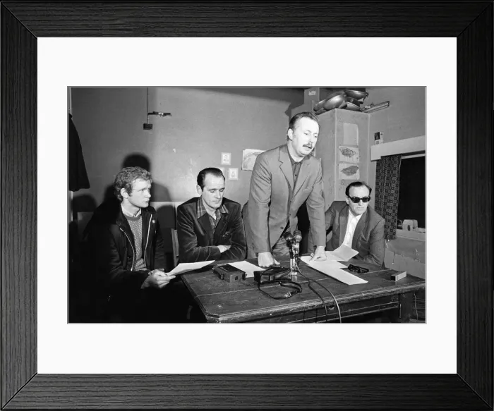 Framed Print : IRA Provisionals press conference. Left to right, Martin McGuinness Framed Print : IRA Provisionals press conference. Left to right, Martin McGuinness