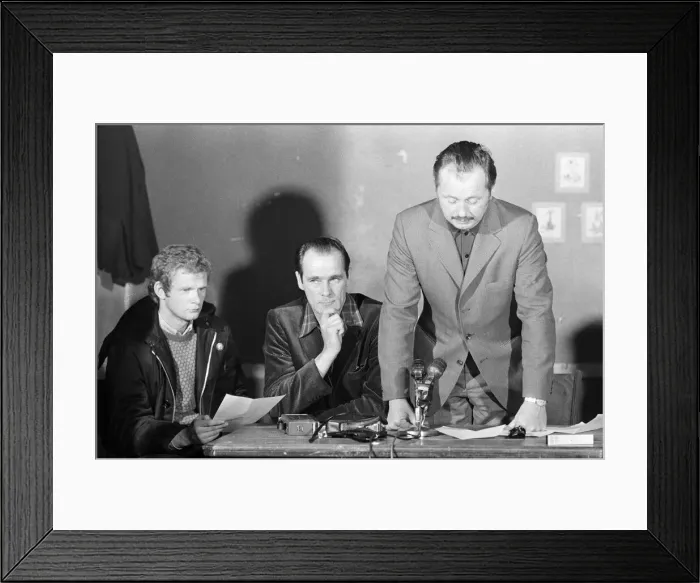 Framed Print : IRA Provisionals press conference. Left to right, Martin McGuinness Framed Print : IRA Provisionals press conference. Left to right, Martin McGuinness