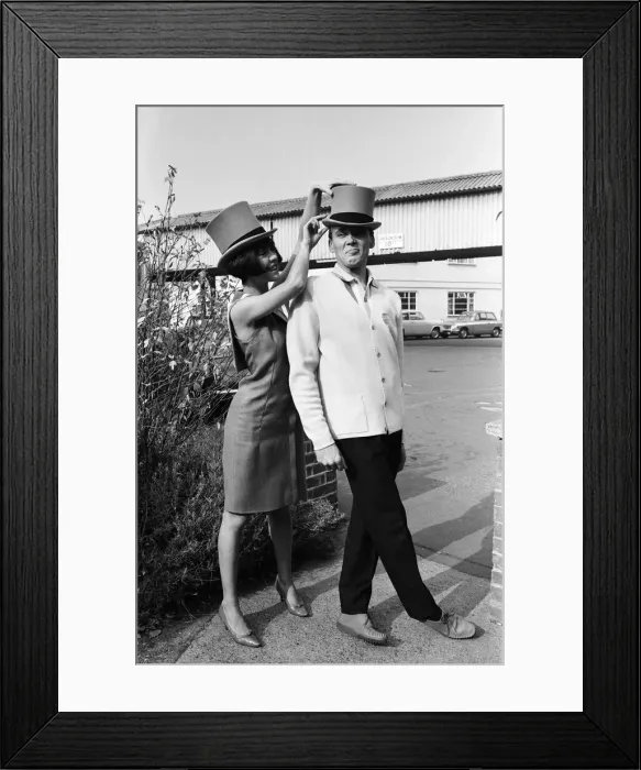 Framed Print : Amanda Barrie and Billy Fury on the set of I ve Gotta Horse