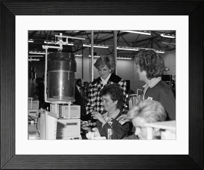Framed Print : Princess Diana, Princess of Wales visits Tabuchi at Teesside Industrial Estate Framed Print : Princess Diana, Princess of Wales visits Tabuchi at Teesside Industrial Estate