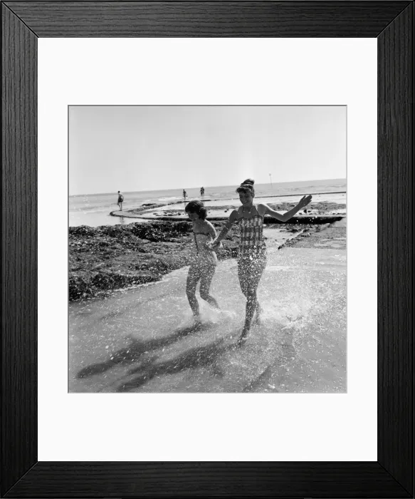 Framed Print : Holiday makers on the beach at Broadstairs, enjoying the sunshine