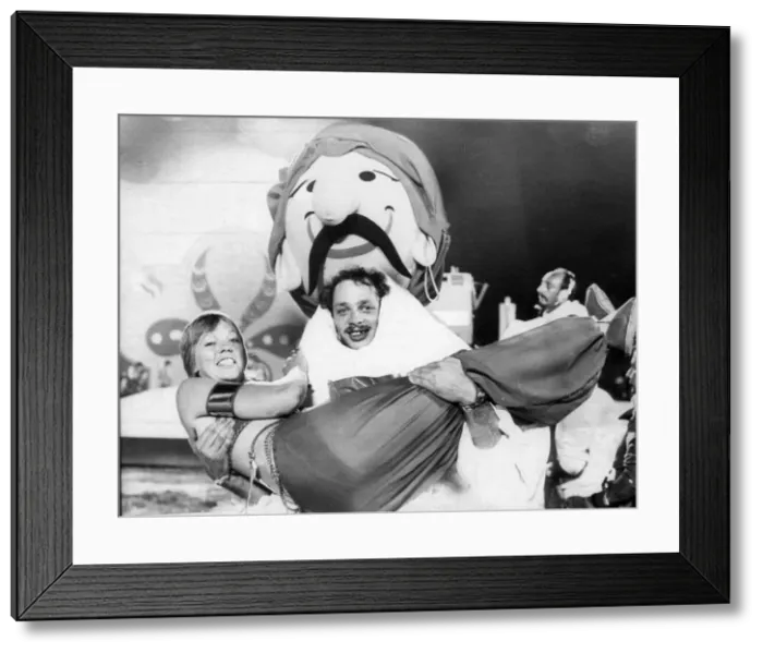 Framed Print : 01052126 Framed Print : 01052126
