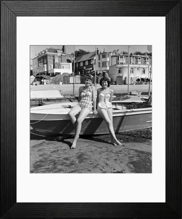 Framed Print : Holiday makers on the beach at Broadstairs, enjoying the sunshine Framed Print : Holiday makers on the beach at Broadstairs, enjoying the sunshine
