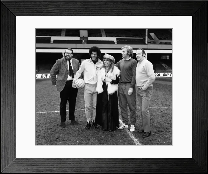 Framed Print : West Ham and England captain Bobby Moore meets Carlos Alberto Framed Print : West Ham and England captain Bobby Moore meets Carlos Alberto