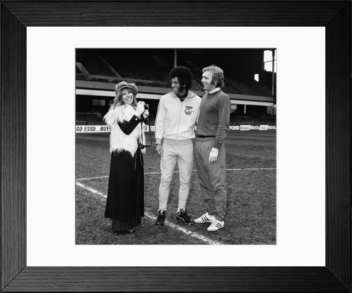 Framed Print : West Ham and England captain Bobby Moore meets Carlos Alberto