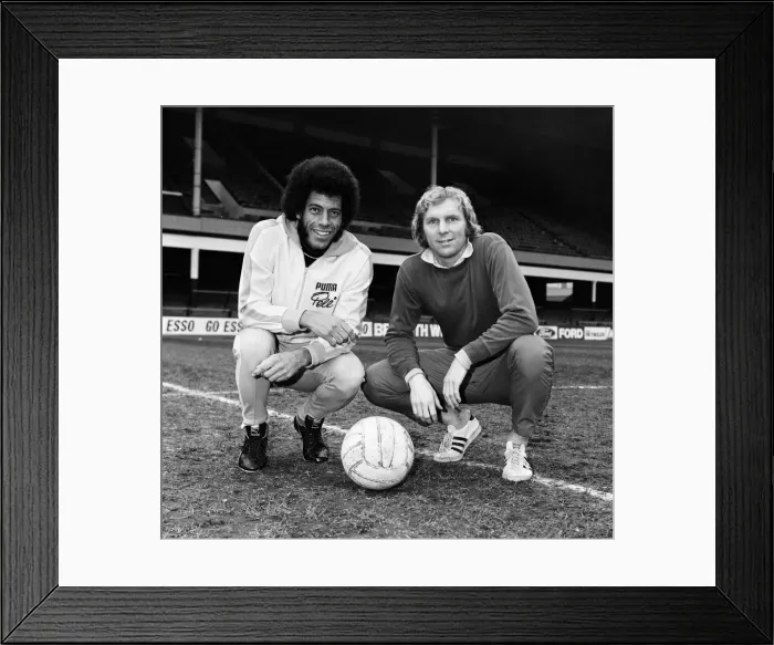 Framed Print : West Ham and England captain Bobby Moore meets Carlos Alberto Framed Print : West Ham and England captain Bobby Moore meets Carlos Alberto