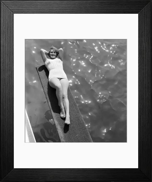 Framed Print : Holiday makers on the beach at Margate, enjoying the sunshine Framed Print : Holiday makers on the beach at Margate, enjoying the sunshine