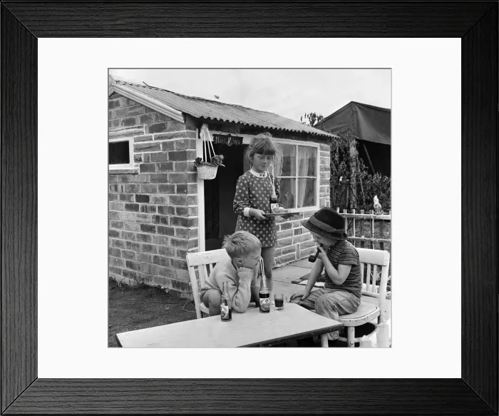 Framed Print : Seven-year-old Karen Thompson licensee'of the pub where time is never called