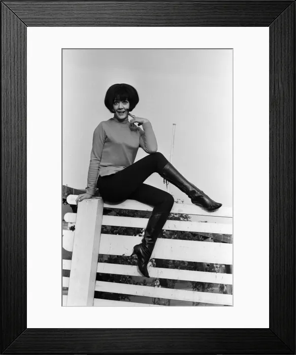 Framed Print : Amanda Barrie rehearsing at ATV studios, Elstree. She is currently recording a new series Framed Print : Amanda Barrie rehearsing at ATV studios, Elstree. She is currently recording a new series