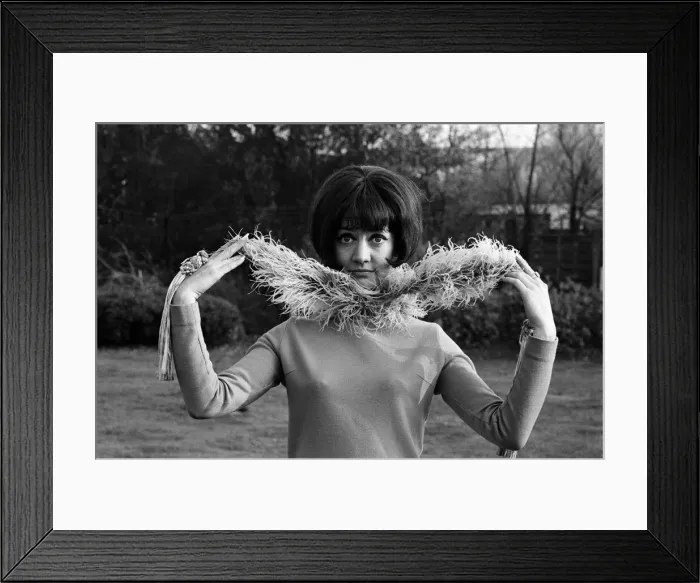Framed Print : Amanda Barrie rehearsing at ATV studios, Elstree. She is currently recording a new series Framed Print : Amanda Barrie rehearsing at ATV studios, Elstree. She is currently recording a new series