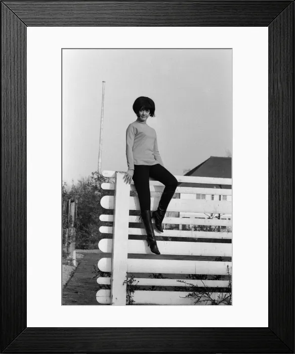 Framed Print : Amanda Barrie rehearsing at ATV studios, Elstree. She is currently recording a new series Framed Print : Amanda Barrie rehearsing at ATV studios, Elstree. She is currently recording a new series