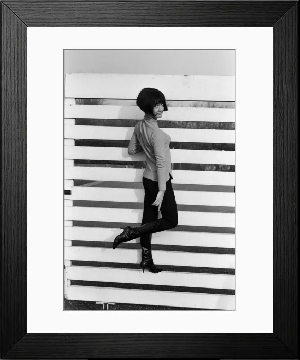 Framed Print : Amanda Barrie rehearsing at ATV studios, Elstree. She is currently recording a new series Framed Print : Amanda Barrie rehearsing at ATV studios, Elstree. She is currently recording a new series