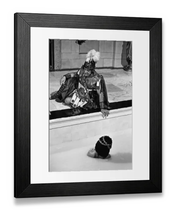 Framed Print : Amanda Barrie and Sid James on the set of Carry on Cleo'at Pinewood Studios Framed Print : Amanda Barrie and Sid James on the set of Carry on Cleo'at Pinewood Studios