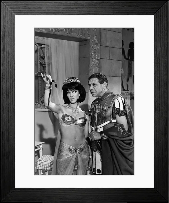 Framed Print : Amanda Barrie and Sid James on the set of Carry on Cleo'at Pinewood Studios Framed Print : Amanda Barrie and Sid James on the set of Carry on Cleo'at Pinewood Studios