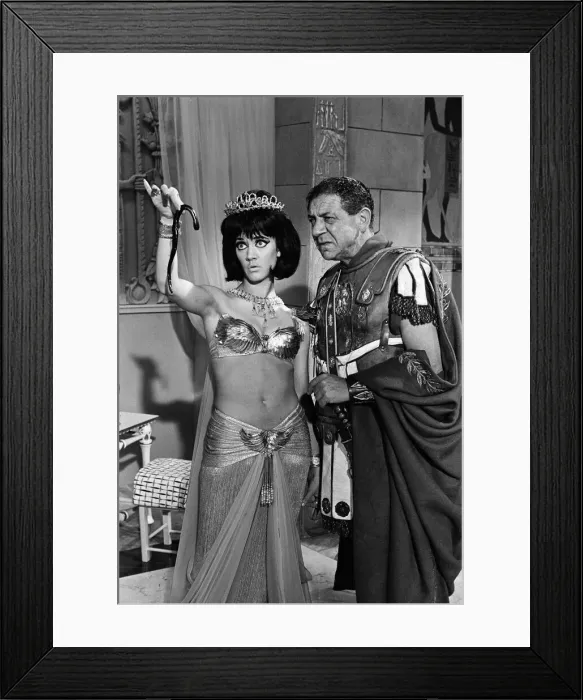 Framed Print : Amanda Barrie and Sid James on the set of Carry on Cleo'at Pinewood Studios Framed Print : Amanda Barrie and Sid James on the set of Carry on Cleo'at Pinewood Studios
