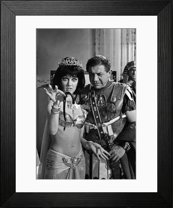 Framed Print : Amanda Barrie and Sid James on the set of Carry on Cleo'at Pinewood Studios Framed Print : Amanda Barrie and Sid James on the set of Carry on Cleo'at Pinewood Studios