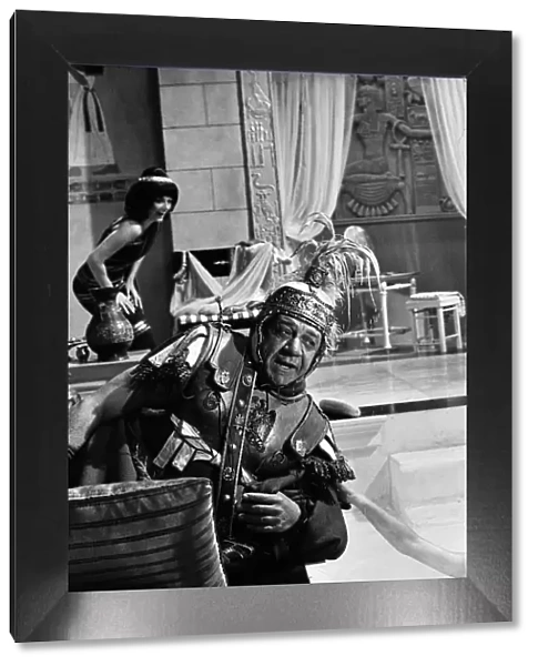 Sid James on the set of 'Carry on Cleo'at Pinewood Studios, Buckinghamshire