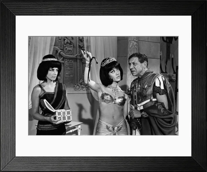 Framed Print : Amanda Barrie and Sid James on the set of Carry on Cleo'at Pinewood Studios Framed Print : Amanda Barrie and Sid James on the set of Carry on Cleo'at Pinewood Studios