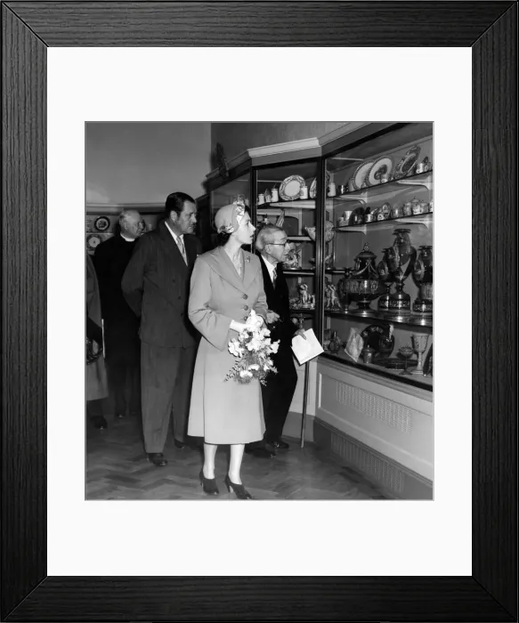 Framed Print : Princess Elizabeth (later Queen Elizabeth II) during a visit to Royal Worcester Framed Print : Princess Elizabeth (later Queen Elizabeth II) during a visit to Royal Worcester