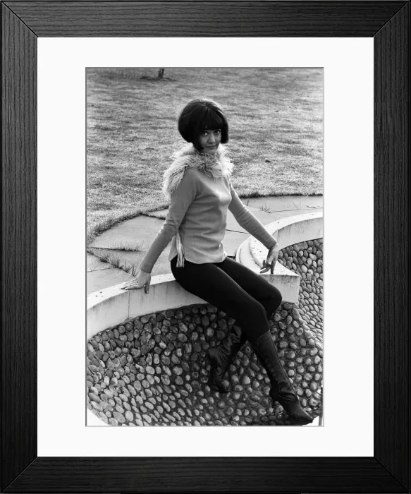 Framed Print : Amanda Barrie rehearsing at ATV studios, Elstree. She is currently recording a new series Framed Print : Amanda Barrie rehearsing at ATV studios, Elstree. She is currently recording a new series