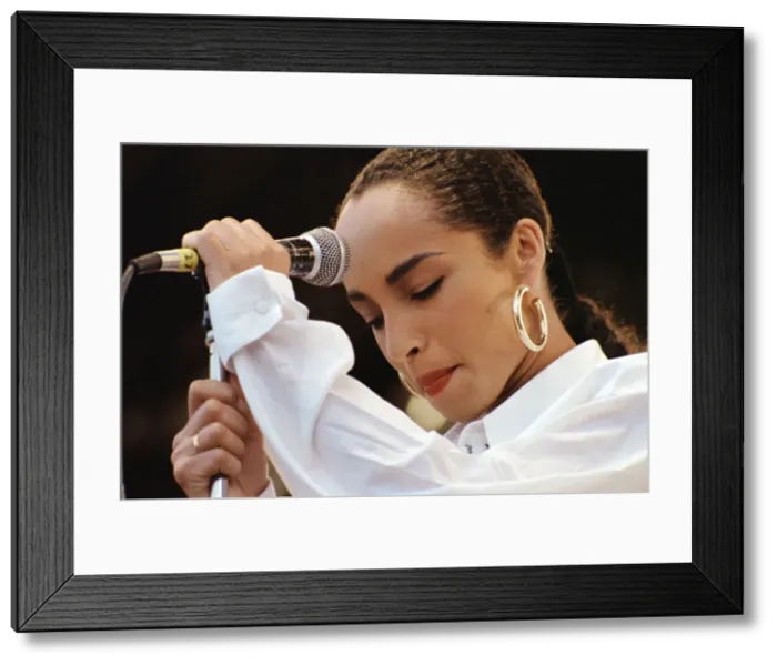 Framed Print : Live Aid concert held at Wembley Stadium, London to raise funds for relief of the ongoing Framed Print : Live Aid concert held at Wembley Stadium, London to raise funds for relief of the ongoing