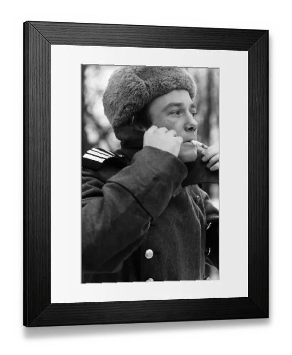 Framed Print : Albert Finney on the set of The Victors'at Shepperton Studios Framed Print : Albert Finney on the set of The Victors'at Shepperton Studios