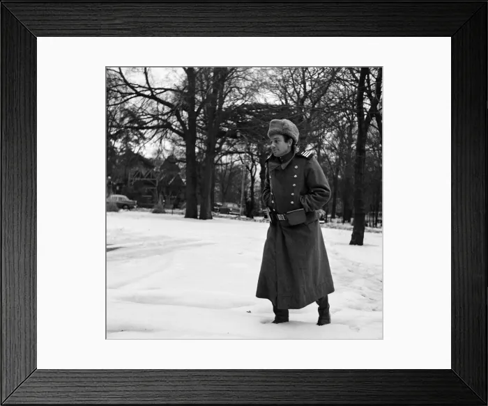 Framed Print : Albert Finney on the set of The Victors'at Shepperton Studios Framed Print : Albert Finney on the set of The Victors'at Shepperton Studios
