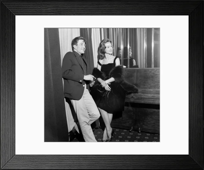 Framed Print : Albert Finney and Shirley Anne Field at the premiere of their new film Framed Print : Albert Finney and Shirley Anne Field at the premiere of their new film
