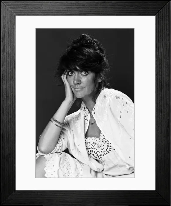 Framed Print : Actress Amanda Barrie. September 1982 Framed Print : Actress Amanda Barrie. September 1982