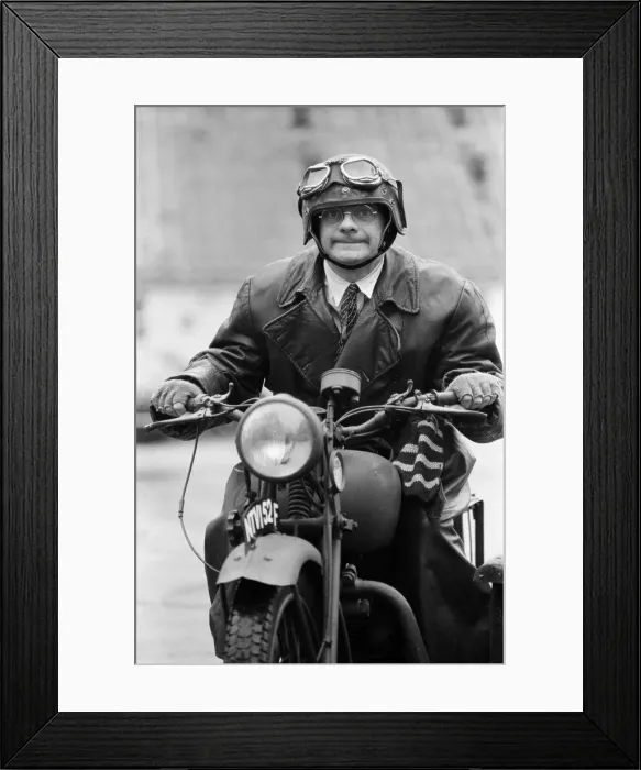 Framed Print : Filming of the comedy film called The Odd Job'begins at Shepperton Studios Framed Print : Filming of the comedy film called The Odd Job'begins at Shepperton Studios