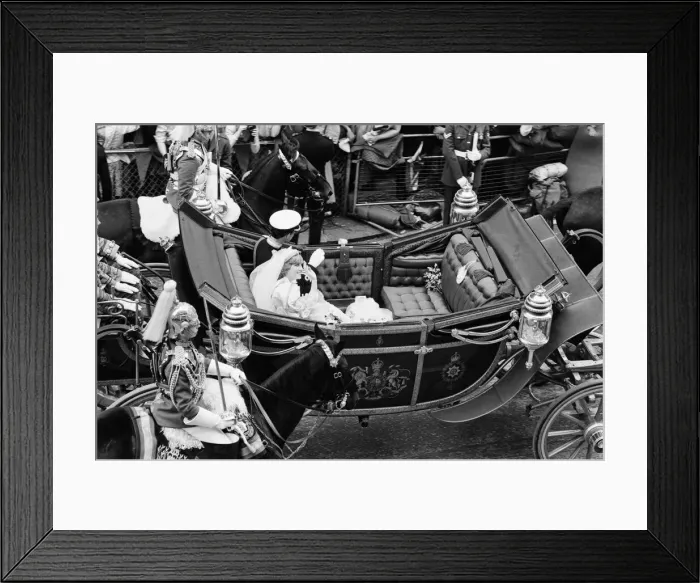 Framed Print : HRH Prince Charles marries Lady Diana Spencer. Picture shows the happy couple Framed Print : HRH Prince Charles marries Lady Diana Spencer. Picture shows the happy couple