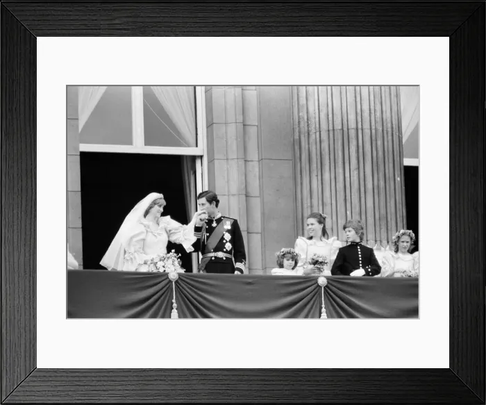 Framed Print : Prince Charles kissed the hand of his bride, Lady Diana Spencer Framed Print : Prince Charles kissed the hand of his bride, Lady Diana Spencer