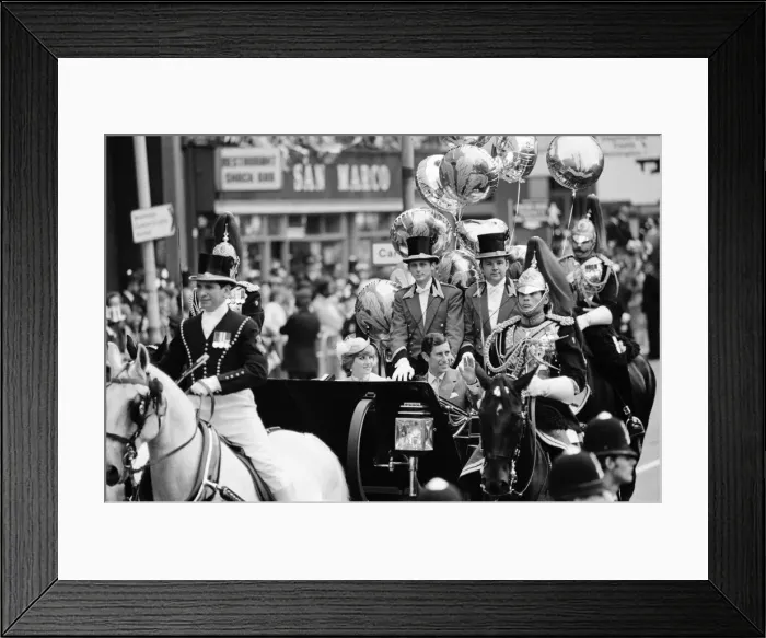 Framed Print : HRH Prince Charles marries Lady Diana Spencer. Picture shows the happy couple