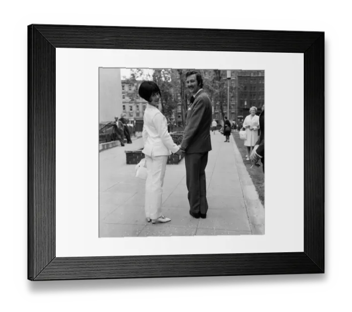 Framed Print : When actor Robin Hunter was married today at Caxton Hall his actress bride Amanda Barrie Framed Print : When actor Robin Hunter was married today at Caxton Hall his actress bride Amanda Barrie