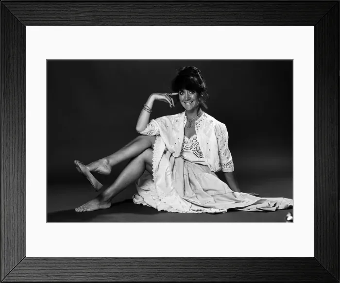 Framed Print : Actress Amanda Barrie. September 1982 Framed Print : Actress Amanda Barrie. September 1982