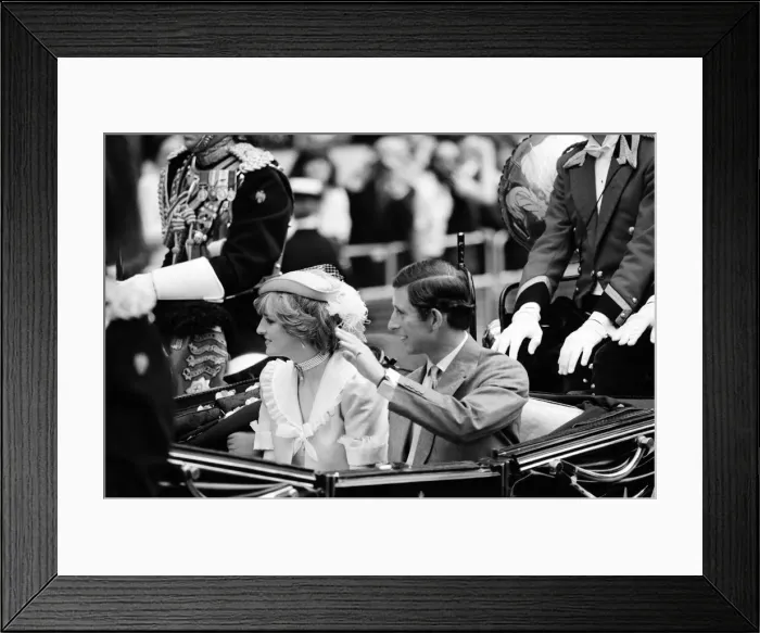 Framed Print : HRH Prince Charles marries Lady Diana Spencer. Picture shows the happy couple Framed Print : HRH Prince Charles marries Lady Diana Spencer. Picture shows the happy couple