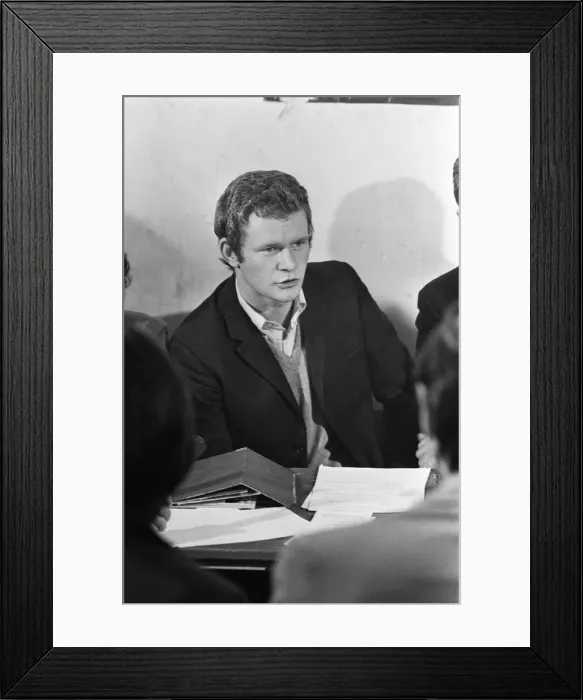 Framed Print : Provisional IRA meeting in Derry, Northern Ireland. Pictured, Martin McGuinness speaking Framed Print : Provisional IRA meeting in Derry, Northern Ireland. Pictured, Martin McGuinness speaking
