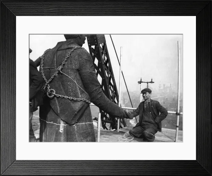 Framed Print : Workman shakes hands'with the statue of William Wilberforce