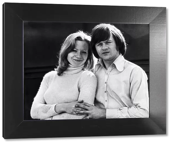 Snooker player Alex Higgins poses with his girfriend Elizabeth Kendall in 1973