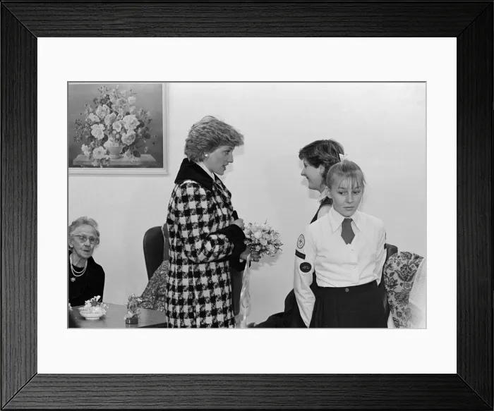Framed Print : Princess Diana, Princess of Wales visits Red Cross, Middlesbrough. 18th March 1987