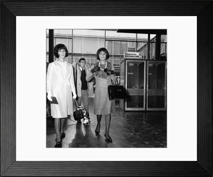 Framed Print : Singer Shirley Bassey flew to Beirut today for Cabaret appearances Framed Print : Singer Shirley Bassey flew to Beirut today for Cabaret appearances