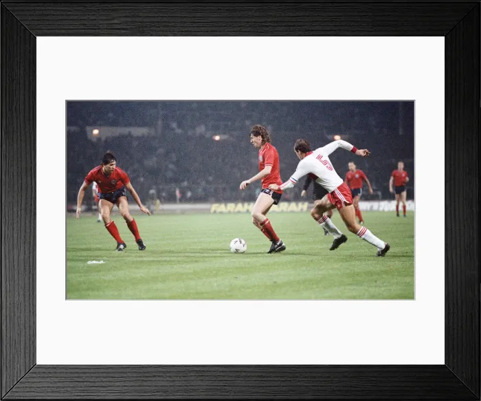 Framed Print : FIFA 1986 World Cup Group 3 Qualifying match at Wembley. England 5 v Turkey 0 Framed Print : FIFA 1986 World Cup Group 3 Qualifying match at Wembley. England 5 v Turkey 0