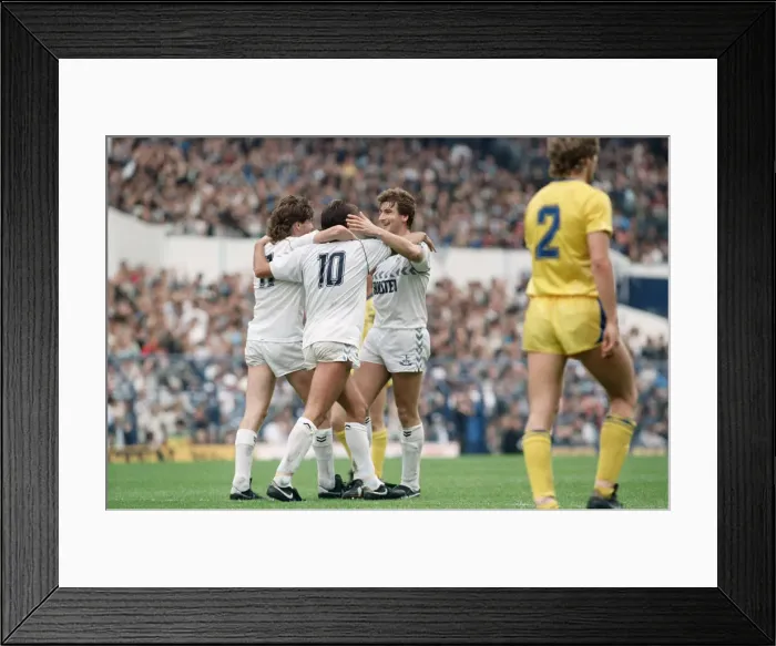 Framed Print : English League Division One match at White Hart Lane. Tottenham Hotspur 5 v Framed Print : English League Division One match at White Hart Lane. Tottenham Hotspur 5 v