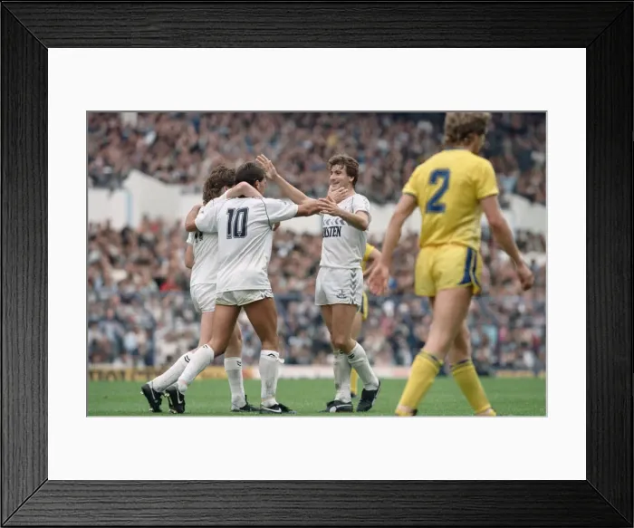 Framed Print : English League Division One match at White Hart Lane. Tottenham Hotspur 5 v Framed Print : English League Division One match at White Hart Lane. Tottenham Hotspur 5 v