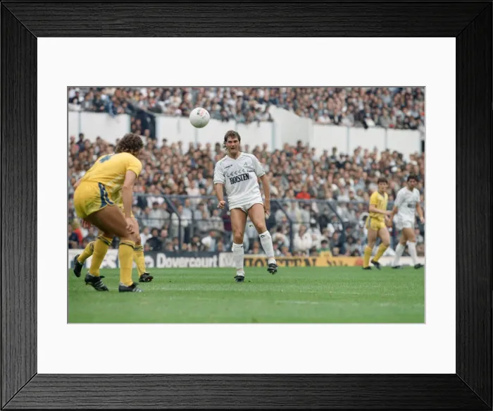 Framed Print : English League Division One match at White Hart Lane. Tottenham Hotspur 5 v