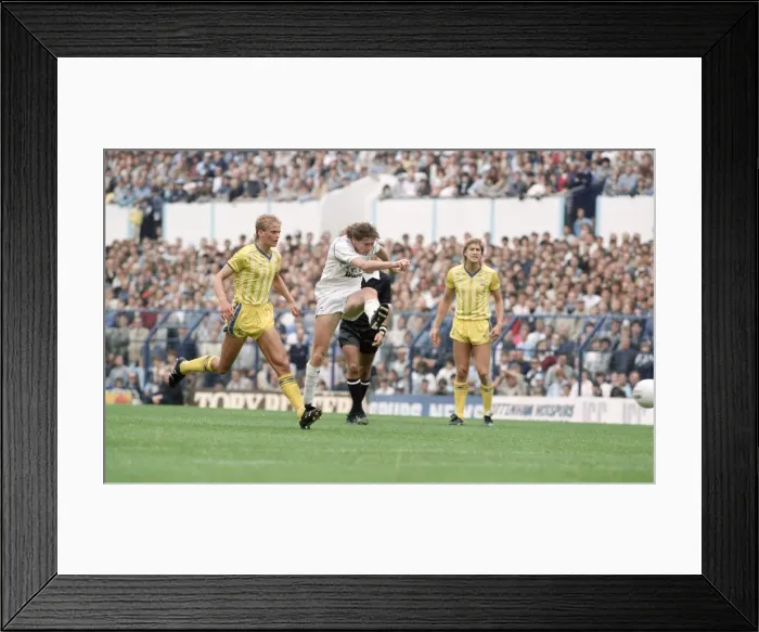 Framed Print : English League Division One match at White Hart Lane. Tottenham Hotspur 5 v Framed Print : English League Division One match at White Hart Lane. Tottenham Hotspur 5 v