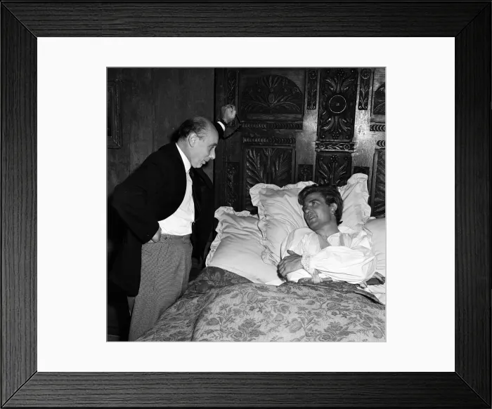 Framed Print : Albert Finney with Donald Zec on the set of Tom Jones'. 24th August 1962 Framed Print : Albert Finney with Donald Zec on the set of Tom Jones'. 24th August 1962