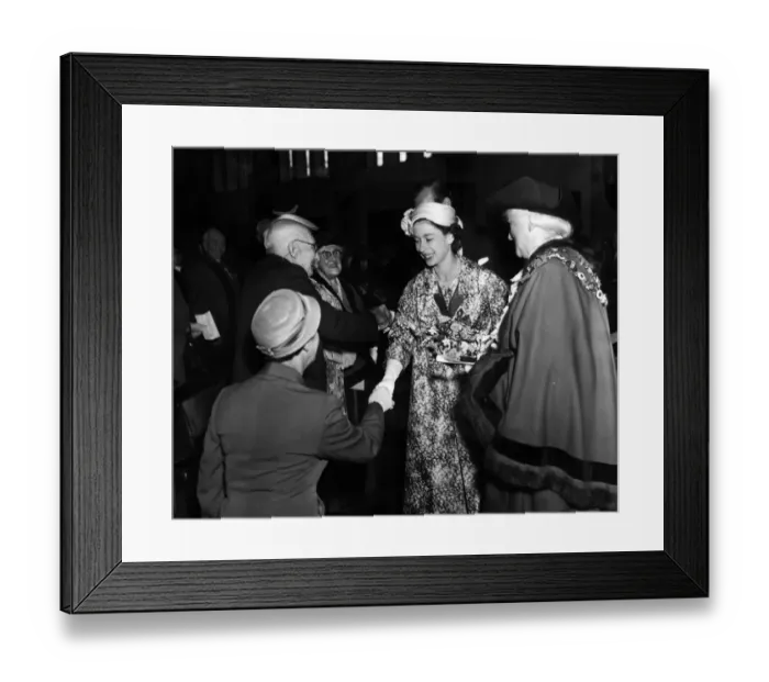 Framed Print : The Queen visits Sutton Coldfield Town Hall before the start of the Jubilee Jamboree Framed Print : The Queen visits Sutton Coldfield Town Hall before the start of the Jubilee Jamboree