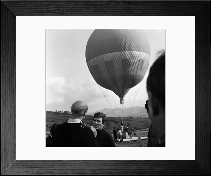 Framed Print : Actor Albert Finney goes for a balloon ride while making the film